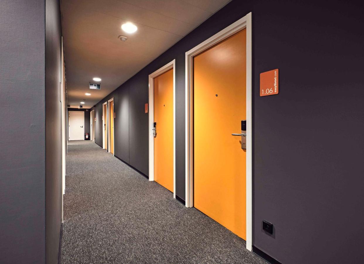 Easyhotel Brussels City Centre Bruxelas Exterior foto