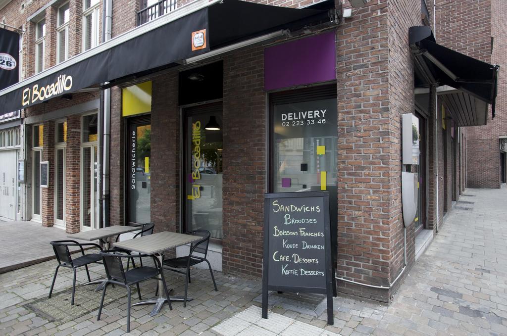 Easyhotel Brussels City Centre Bruxelas Exterior foto